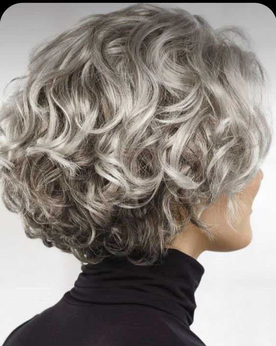 Idée de coupe courte facile à coiffer pour femme de 50 ans active